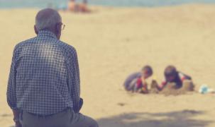 România ÎMBĂTRÂNEŞTE! Populaţia de peste 65 de ani a depăşit numărul tinerilor, în ultimul an