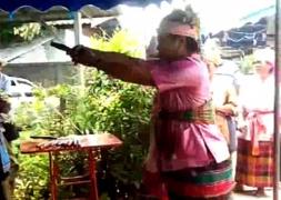 Şi-a înfipt o sabie în piept! Un medium a MURIT, încercând să-şi demonstreze NEMURIREA