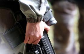 Operaţiune antiteroristă cu VICTIME! Doi poliţisti francezi au fost răniţi de un tânăr convertit la islam