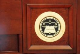 Decizia CCR care nu le dă voie condamnaţilor penal să fie membri în Guvern, amânată pentru a patra oară