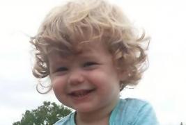 Un băieţel de doi ani a fost OMORÂT ÎN BĂTAIE de concubinul mamei sale. Pancreasul micuţului a fost RUPT din cauza loviturilor