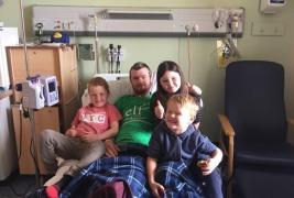 Mai are doar câteva săptămâni de trăit, dar REFUZĂ să se dea bătut! Un tată caută, disperat, soluţii pentru a-şi vedea copiii crescând