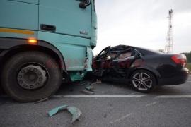ACCIDENT GRAV în Dolj: Trei persoane au fost rănite, după ce un autoturism a fost lovit în plin de un TIR. Una dintre victime, preluată de elicopterul SMURD