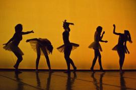 Astăzi este Ziua Internaţională a Dansului! Competiţii sportive şi spectacole, în toată ţara