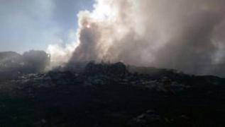 Slatina, INVADATĂ DE FUM! Incendiu violent la fosta groapă de gunoi din oraş (FOTO)