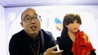 Sătul de ghinioanele în dragoste, un inventator a recurs la o soluţie INEDITĂ pentru a-şi găsi jumătatea