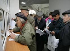 Înghesuială la CUMPĂRAT VECHIME în MUNCĂ. Mulți dintre cei care şi-au cumpărat anii de vechime lucrează ÎN STRĂINĂTATE!