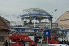 Mascaţii au intrat în casele unor romi din Lugoj, după un conflict violent între două clanuri! Ce au descoperit, e ÎNFRICOŞĂTOR