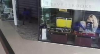 Cum OPERAU românii care au dat 14 SPARGERI în Marea Britanie, furând bijuterii în valoare de 3,5 milioane de euro (FOTO&VIDEO)