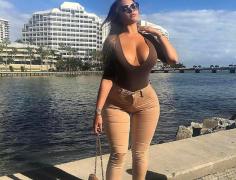 Frenezie pe internet: Fotografia cu care Kim Kardashian de Rusia şi-a dat pe spate fanii