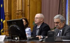 Comisia juridică a Camerei Deputaţilor a fost de acord ca din Codul penal SĂ DISPARĂ noţiunea de conflict de interese