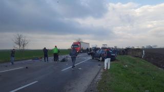 PRIMELE IMAGINI ŞOCANTE! Trei morţi într-un accident CUMPLIT! Două maşini s-au ciocnit la Moviliţa. ISU a activat PLANUL ROŞU!