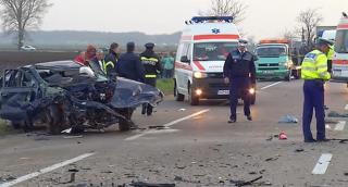 Teribilul accident din Ialomița, soldat cu trei morți și patru răniți, provocat de un şofer care a derapat intrând pe contrasens (VIDEO)