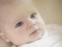 CRUZIME ANIMALICĂ: Un nou-născut a fost ÎMPUŞCAT MORTAL în faţa fratelui şi a surorii lui