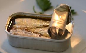 Diagnostic CONFIRMAT! Fetiţa de 7 ani, ajunsă la spital după ce a mâncat peşte la conservă, este bolnavă de BOTULISM