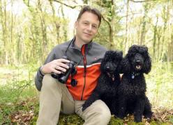 Un bărbat ţine CADAVRUL câinelui său în FRIGIDER. Care este explicaţia pentru gestul bizar al omului