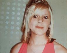 O tânără de 24 de ani A MURIT după ce a aplicat sfaturi luate de pe internet. Ea considera că medicii o mint și s-a tratat singură