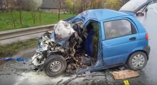 ACCIDENT CUMPLIT la Bălţaţi! Un bărbat a murit, după ce a intrat cu Matizul într-un tir (VIDEO)