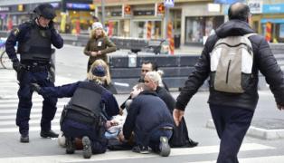 Presa suedeză: un suspect arestat a revendicat atentatul de vineri, de la Stockholm. Trei oameni au murit