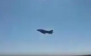 Un avion sirian a decolat de la baza bombardata de americani, după ce a fost lovită de rachetele Tomahawk (VIDEO)
