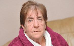 O femeie cu dizabilităţi se află în COMĂ, după ce a fost BĂTUTĂ crunt, în contul unei DATORII a fiului său