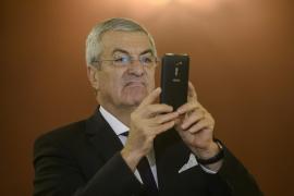 Tăriceanu, ATAC DUR la adresa fostului premier Cioloş pe Facebook: "vrea să vândă o iluzie românilor"