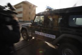 Percheziţii la un post al Poliţiei de Frontieră Vaslui. Contrabandiştii de ţigări foloseau aparate antispionaj