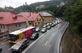 Trafic infernal! Românii se întorc acasă din Minivacanţa de 1 Mai. Coloanele de maşini, în Prahova şi Constanţa