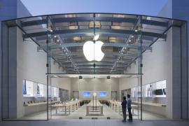 Apple este PRIMA companie americană a cărei valoare de piaţă trece de 800 de MILIARDE DE DOLARI