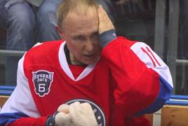 IMAGINI RARE! Vladimir Putin a făcut buf pe gheaţă, în timpul unui meci de hochei (VIDEO)