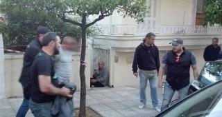 Român MĂCELĂRIT CU TOPORUL şi SPÂNZURAT în Grecia! Criminalul, tot român, şi-a atârnat compatriotul de lămâiul din grădină! IMAGINI ŞOCANTE