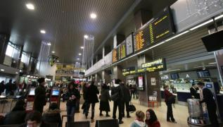 Controlorii de trafic aerian intră azi în GREVĂ DE AVERTISMENT şi ameninţă cu GREVA GENERALĂ. Vezi ce zboruri vor fi afectate