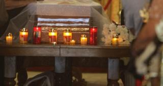 Mortul "viu" care a ÎNSPĂIMÂNTAT Vasluiul! Medicii au consultat un cadavru chiar în SICRIU, dupã ce rudele l-ar fi văzut mişcând: "I-am pus oglinda şi s-a aburit!"