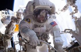 EVENIMENT NASA: Doi astronauţi de pe ISS au efectuat azi a 200-a ieşire în spaţiu de pe Staţia Spaţială Internaţională (VIDEO)