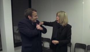 Emmanuel şi Brigitte Macron, în IPOSTAZE NEOBIŞNUITE. Ce se întâmplă, de fapt, în cuplul prezidenţial francez când dispar camerele de luat vederi (VIDEO)