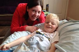 Salvare dramatică: O mamă a ridicat sute de kilograme pentru a-şi salva fiul. Ce a păţit micuţul