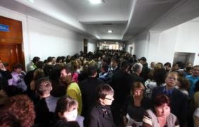 PROTEST SPONTAN la Finanţe! Zeci de mii de angajaţi din toată ţara au oprit lucrul, nemulțumiți de LEGEA SALARIZĂRII