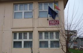 Iertat la începutul lunii pentru o spargere la o şcoală din Adjud, un puşti de 14 ani a recidivat şi a dat lovitura la o altă unitate de învăţământ