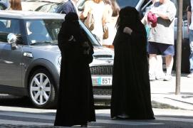 Vălul islamic, interzis total în Austria. Parlamentul de la Viena va da amenzi celor care îşi acoperă faţa în spaţiul public