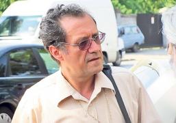 Fostul ginere al lui Nicolae Ceauşescu, Mircea Oprean, a fost BĂTUT când ieşea de la cursuri. Profesorul a ajuns la spital cu contuzii la cap