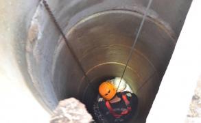 ULTIMA ORĂ: O femeie a căzut în urmă cu puţin timp într-o fântână, la peste 10 metri adâncime! MOMENTE DRAMATICE în Sibiu