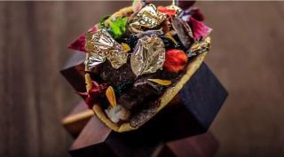 INEDIT! Cum arată cel mai scump TACO din lume, vândut cu 7.000 de dolari. Conţine carne de langustă, vită Kobé, caviar, trufe şi tortilla încrustată cu foiţe de AUR (VIDEO)