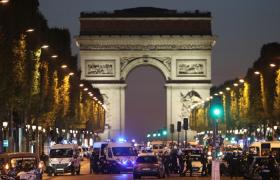 Bărbat suspectat de legături cu atentatul de pe Champs-Elysees, inculpat de procurorii de la Paris