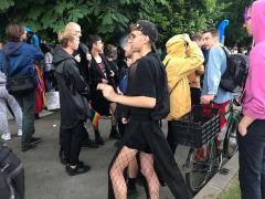 PESTE 500 de participanţi la  "Marşul Diversităţii"! Cei prezenţi au plecat alături de HANS KLEMM, pe ploaie, spre Piaţa Victoriei