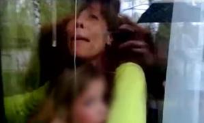 Protest la Ambasada Finlandei din Capitală! Zeci de oameni sunt revoltaţi de cazul româncei ai cărei copii au fost reţinuţi de autorităţile finlandeze