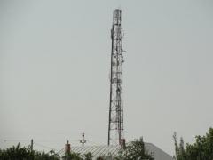 Furat de partenerul de afaceri, un bărbat din Caracal s-a urcat la 50 de metri înălţime şi a anunţat că se aruncă în gol