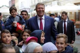 Profesori şi elevi, aduşi cu japca la Braşov pentru Iohannis! (VIDEO)