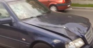 Accident grav la Piteşti! O femeie a traversat neregulamentar şi a fost izbită în plin de un autoturism (VIDEO)