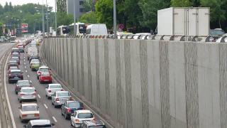 INFERN PE DN1, din cauza noii benzi unice pentru autobuze. Coadă la intrarea în Bucureşti lungă de 8 kilometri!