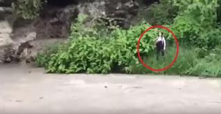 Balena Albastră lovește din nou. O fetiță a fost filmată aruncându-se în apa învolburată a unui râu. Stai! Nu te arunca! (VIDEO)